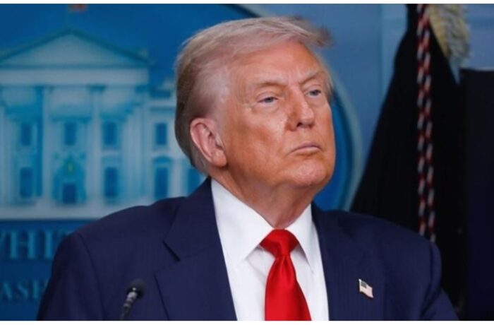 الرئيس الأميركي دونالد ترامب يوقع أمرا تنفيذيا بموجبه يعفي روسيا من عقوبات ورسوم جمركية