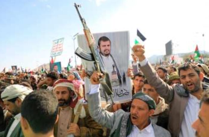 الحوثيون يحذرون شركات الطيران والمسافرين من استخدام المطارات والأجواء السعودية