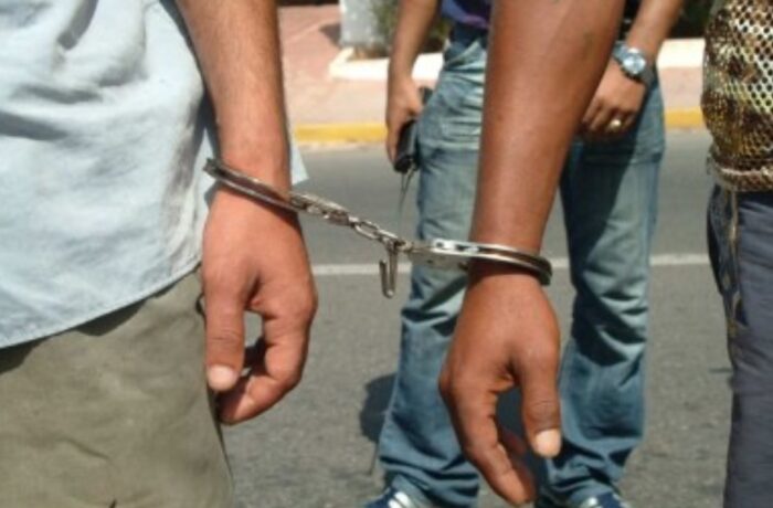 أمن تطوان يوقف شخصا تعمد تحطيم عدد من القنينات الزجاجية بمركز تجاري