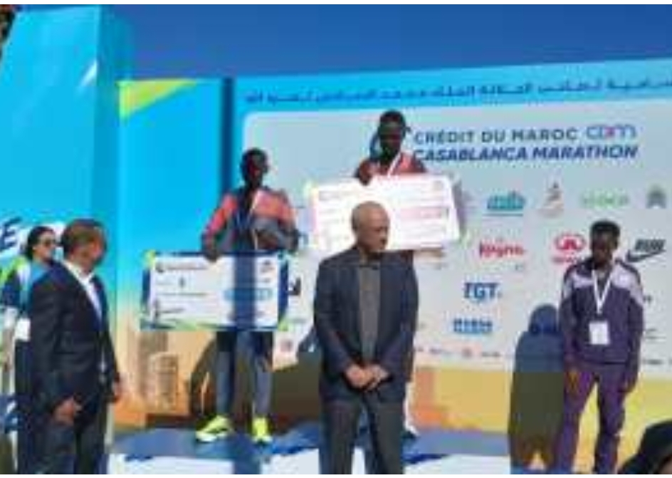 العداءون الكينيون يتصدرون سباق الماراطون للرجال والسيدات بالبيضاء